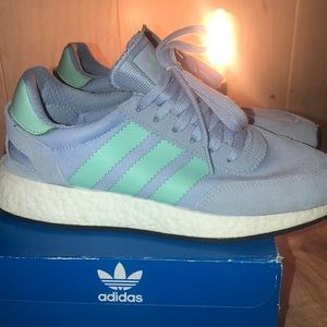 Adidas Women’s sz 8.5